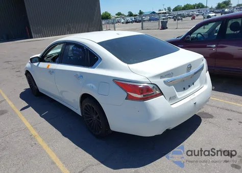 2015 Nissan Altima 2.5/2.5 S/2.5 Sl/2.5 Sv z USA, uszkodzony, nr VIN 1N4AL3AP7FN896470
